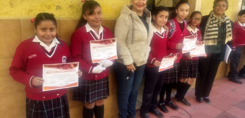 Entregan reconocimientos a niños que participaron en curso de prevención de adicciones