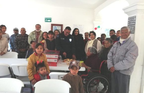 Parten la tradicional rosca de Reyes con adultos mayores de la Casa Día