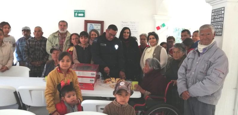 Parten la tradicional rosca de Reyes con adultos mayores de la Casa Día