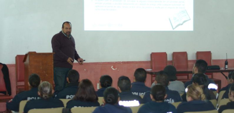 Capacitan a personal operativo de línea de atención 911
