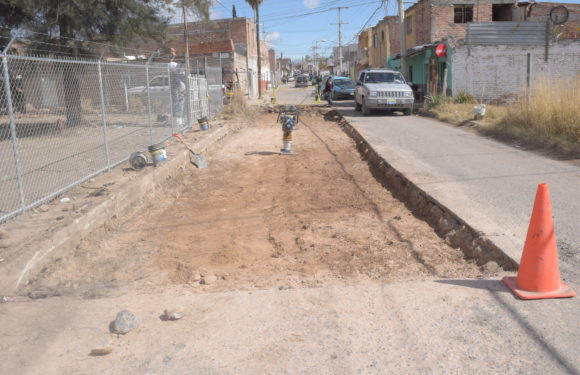 Rehabilitan Av. Tepetate en Cañada de Ricos
