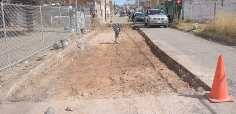 Rehabilitan Av. Tepetate en Cañada de Ricos