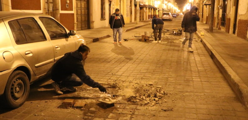 Rehabilitan zonas dañadas de la calle Hidalgo