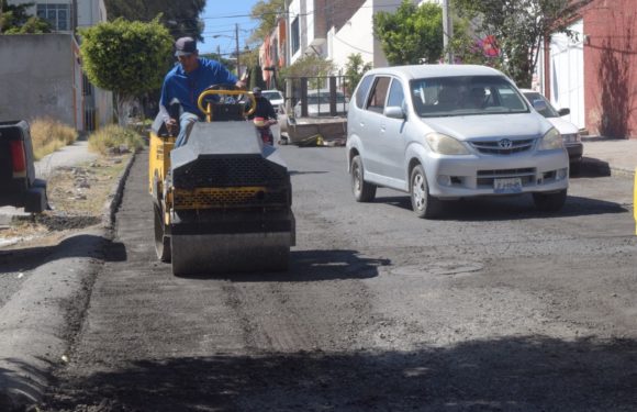 Realizan bacheo en Lomas del Valle y otros puntos de la ciudad