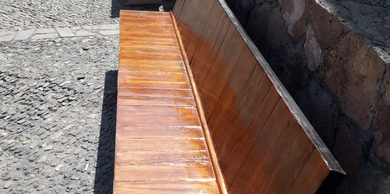 Reparan todas las bancas de la explanada de Capuchinas