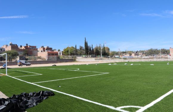 Rehabilitan cacha de fútbol en la Unidad Deportiva El Pedregal