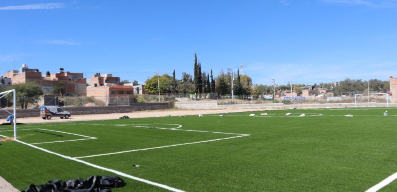 Rehabilitan cacha de fútbol en la Unidad Deportiva El Pedregal