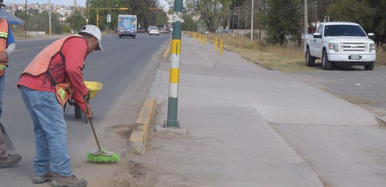 Limpian ciclovia que va desde “Santa Elena” hacia la Colonia “El Arenal”