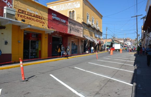 Aumentan cajones de estacionamiento en calle Constituyentes