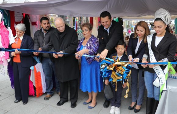 Inaugura Felipe Romo exposición artesanal