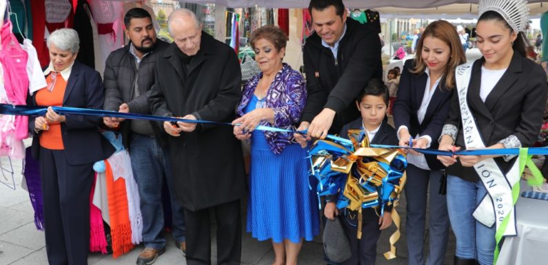 Inaugura Felipe Romo exposición artesanal