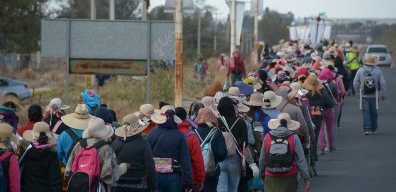 Apoya Protección Civil a miles de peregrinos en su paso por Lagos