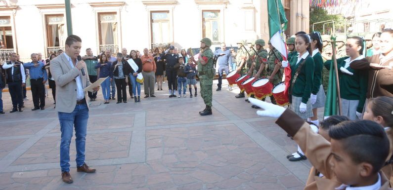 Conmemoran autoridades municipales Día de la Bandera