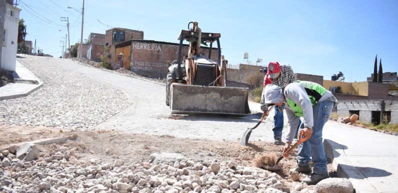 Registra un avance del 90% pavimentación de la calle Custiques