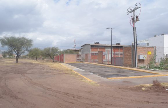 Habilitan calle empedrada para nueva preparatoria de Cristeros