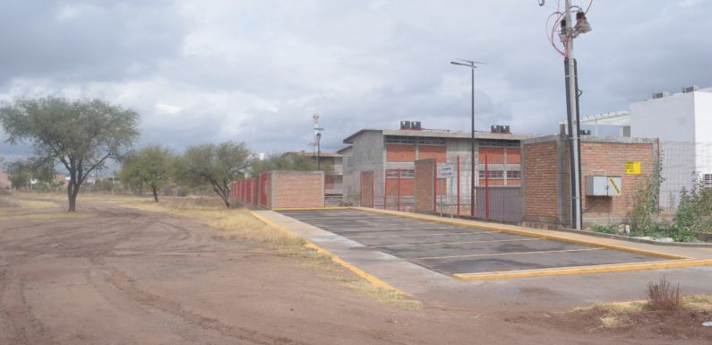 Habilitan calle empedrada para nueva preparatoria de Cristeros