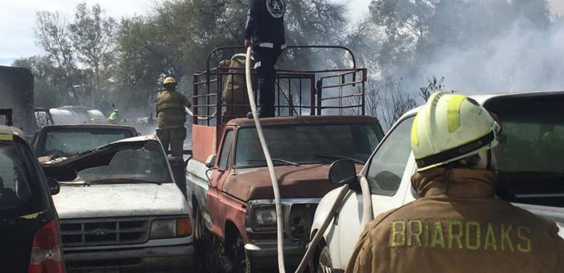 Controla Protección Civil y Bomberos incendio en Corralón Municipal