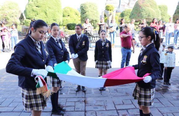 Conmemoran con acto cívico Día de la Bandera