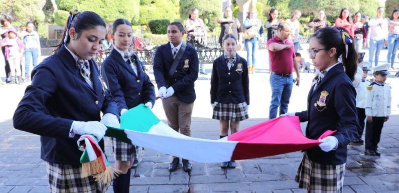 Conmemoran con acto cívico Día de la Bandera