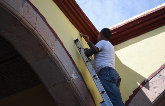 Da mantenimiento Obras Públicas en primaria Miguel Leandro Guerra