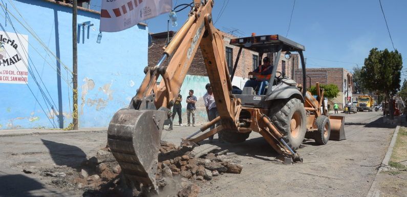 Reconstruyen calle Vicente Guerrero en San Miguel