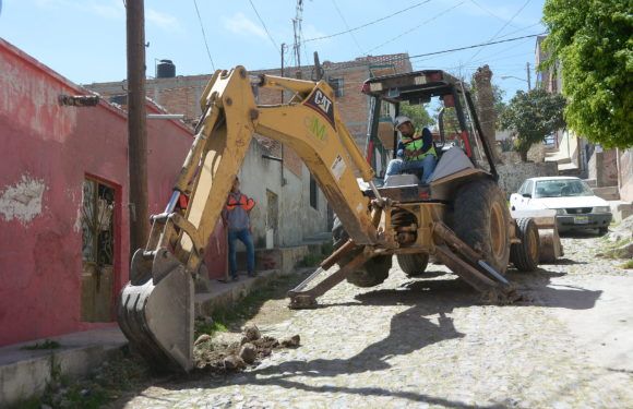 Reconstruyen calle Las Palmas en San Miguel