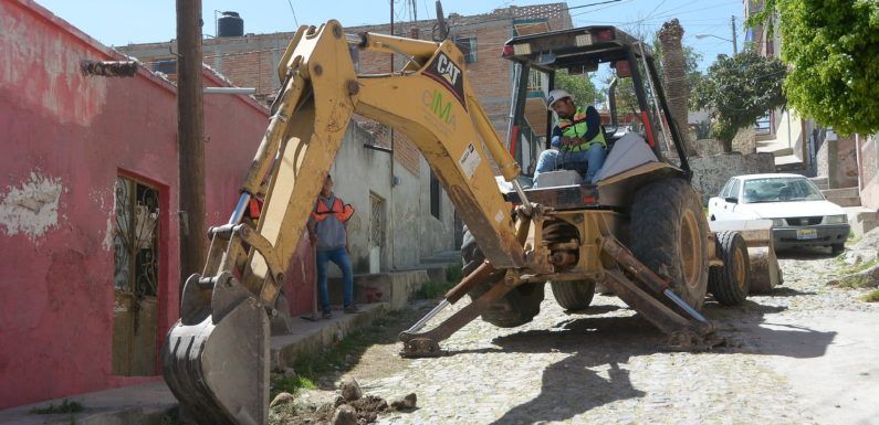 Reconstruyen calle Las Palmas en San Miguel