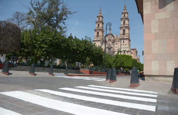 Trabaja vialidad en el mantenimiento de la señalética del Centro Histórico