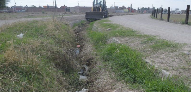 Limpian canal en Las Huertitas