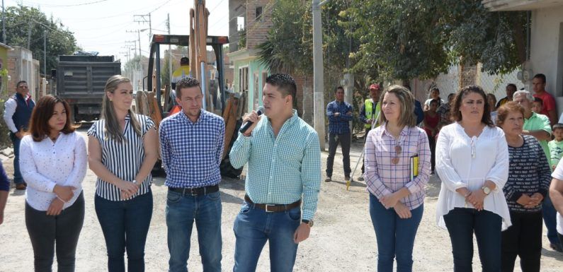 Inicia repavimentación de la calle Valle de Atemajac en la colonia Las Huertitas