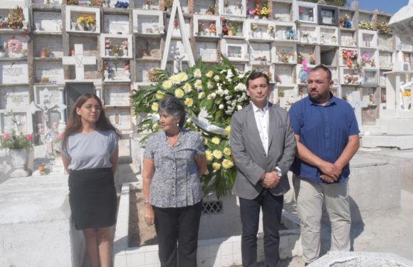 Conmemoran 32 aniversario luctuoso del profesor José Amador Villagrán