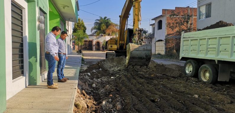Inician construcción de la calle Las Huertas en Unión de San Antonio