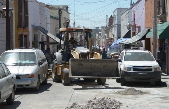 Continúan las labores de mantenimiento en las calles de la ciudad