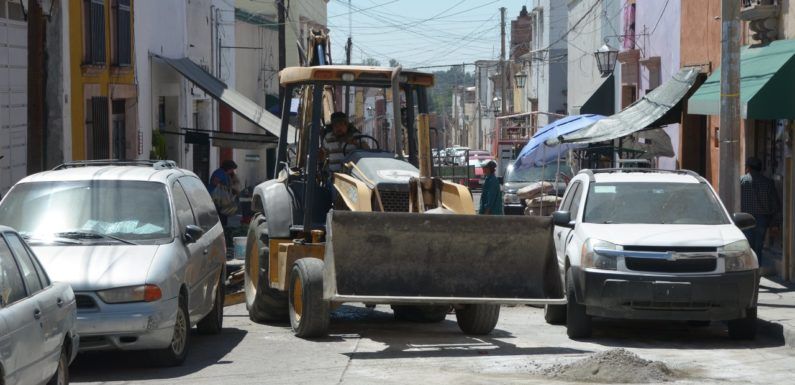 Continúan las labores de mantenimiento en las calles de la ciudad