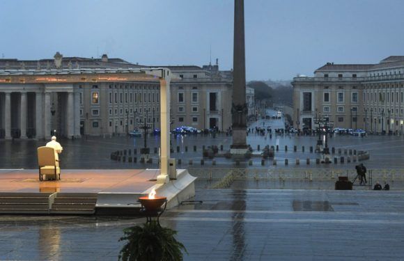 El Papa Francisco bendice al mundo por el coronavirus desde plaza de San Pedro