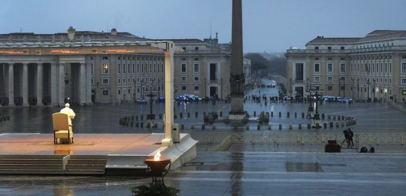 El Papa Francisco bendice al mundo por el coronavirus desde plaza de San Pedro