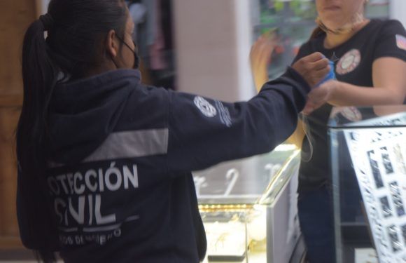 Regalan autoridades municipales 15 mil cubrebocas