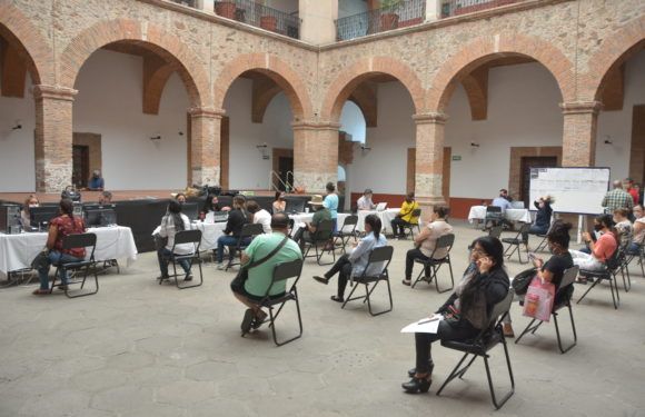 Orientan a comerciantes sobre el proceso para reapertura de sus negocios