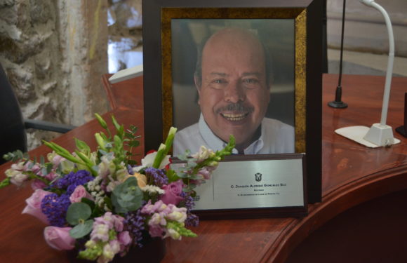 Rinden homenaje póstumo al regidor Joaquín Alfredo González Buz