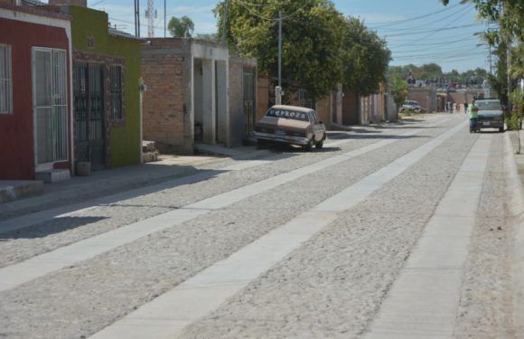 Entrega Tecutli Gómez la calle Valle de Atemajac en las Huertitas totalmente reconstruida