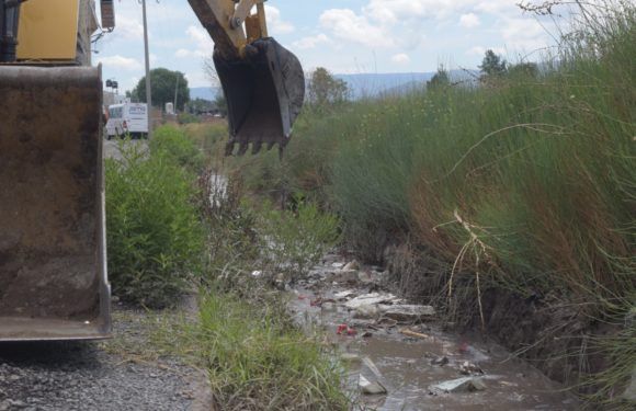 Realiza Aseo Público desazolve en arroyos de la ciudad