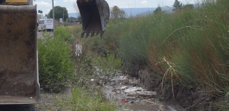 Realiza Aseo Público desazolve en arroyos de la ciudad