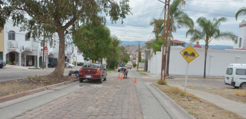 Repara personal de Obras Públicas calles dañadas por la lluvia