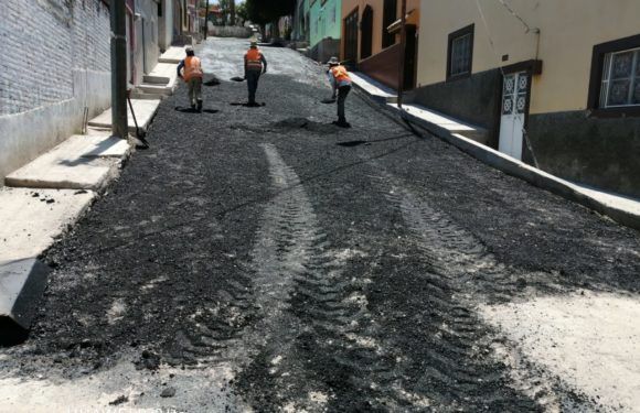 Asfaltan varias calles de la colonia San Miguel