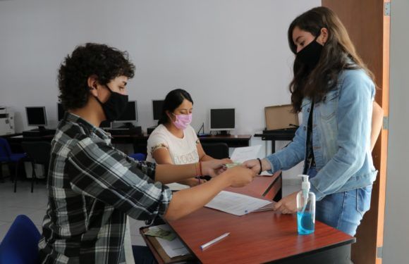 Entregan apoyo a estudiantes encarnacionenses