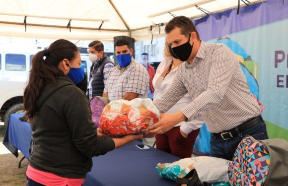 Benefician con mochilas, útiles y uniformes a más de 11 mil estudiantes