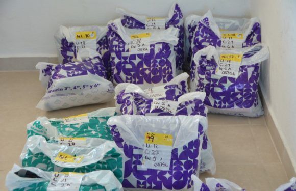 Arranca la entrega de paquetes con mochilas, útiles y uniformes en comunidades rurales