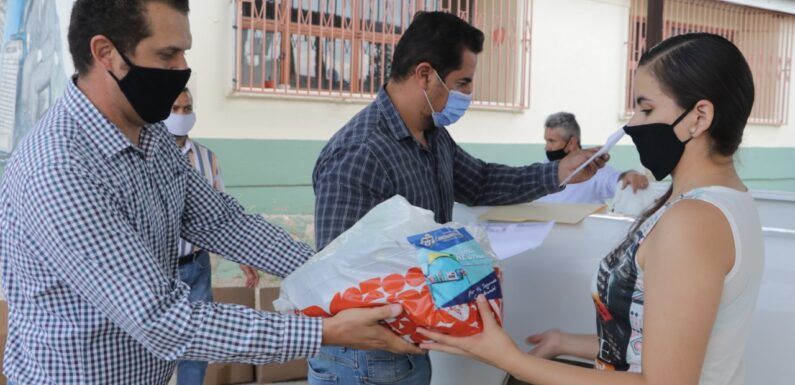 Entregan mochilas con útiles, uniformes y calzado en comunidades rurales