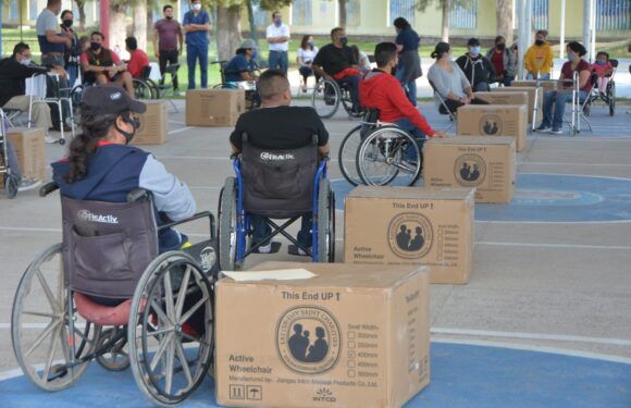 Gestionan autoridades municipales y asociación Frater 25 sillas de ruedas
