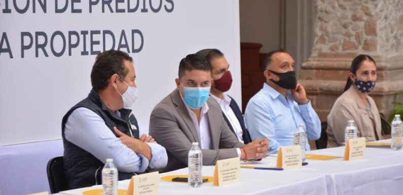 Entregan títulos de propiedad a habitantes de la región de Los Altos